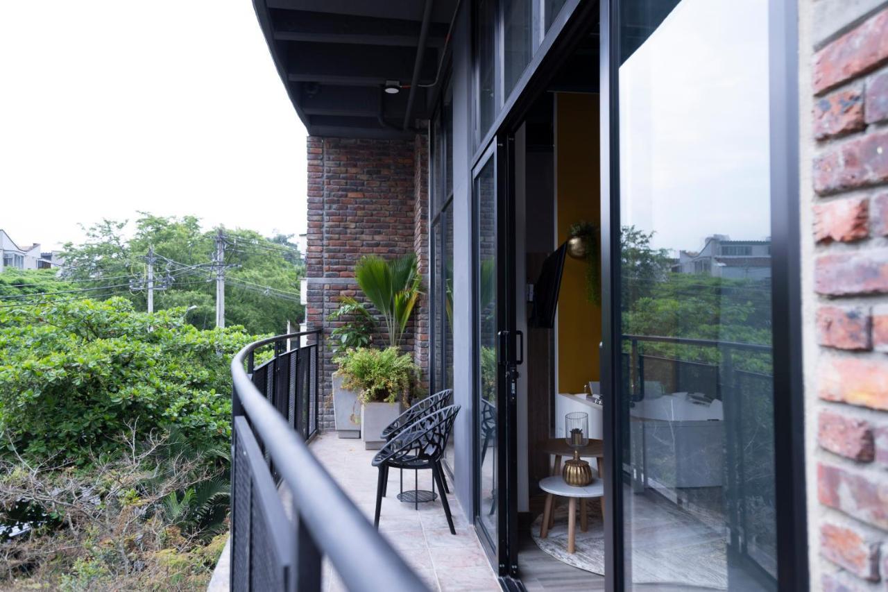 Royal Living Poblado Aparthotel Medellin Exterior photo