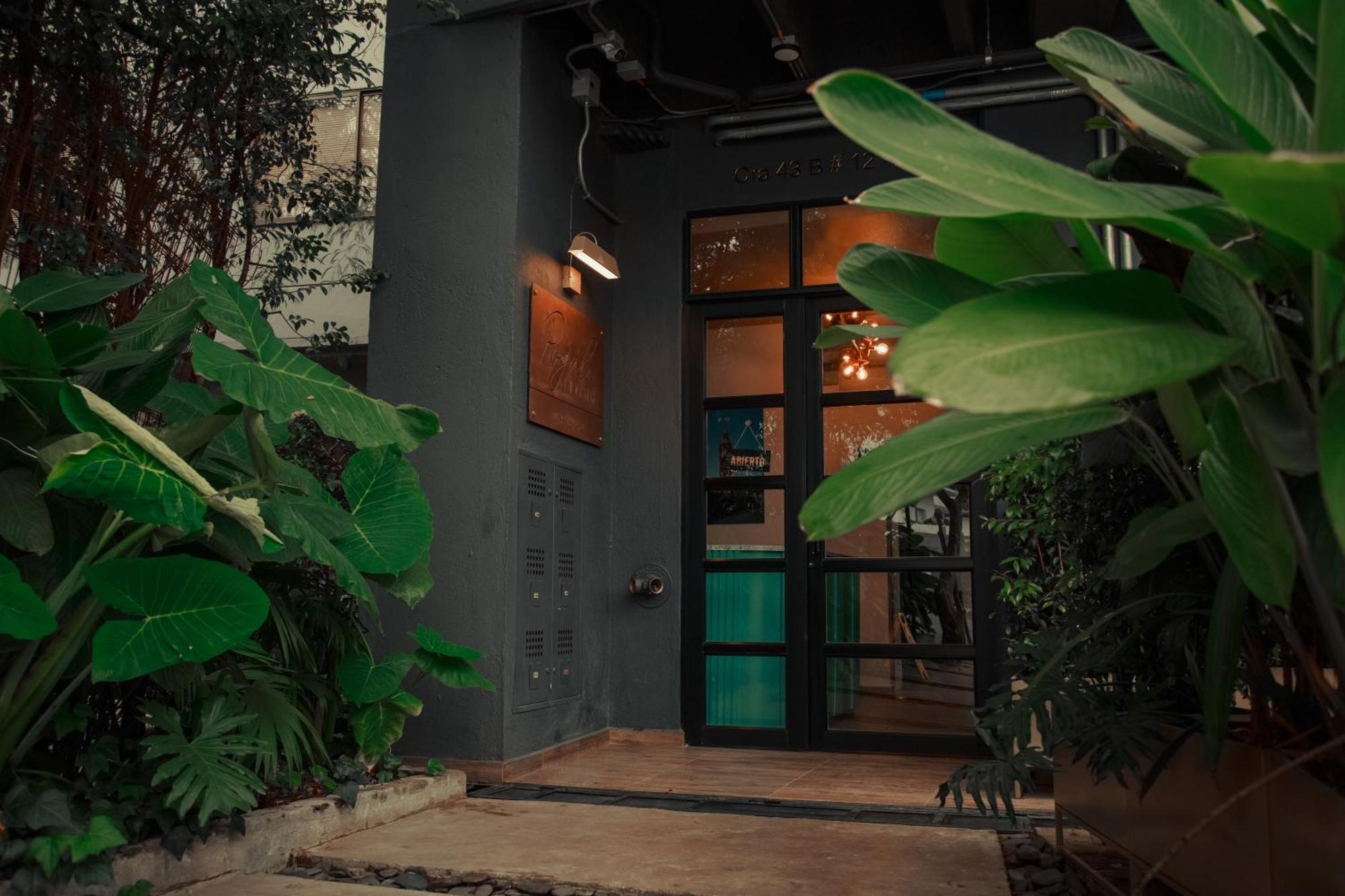 Royal Living Poblado Aparthotel Medellin Exterior photo